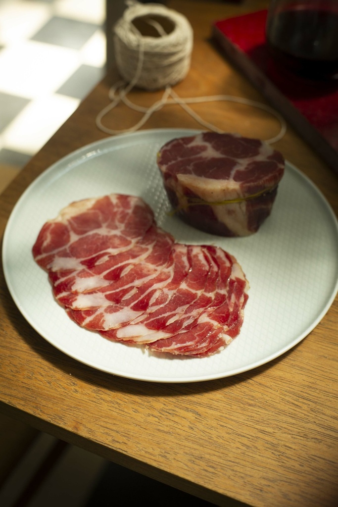 Las Dinas - Bondiola (Precio x Kilo)