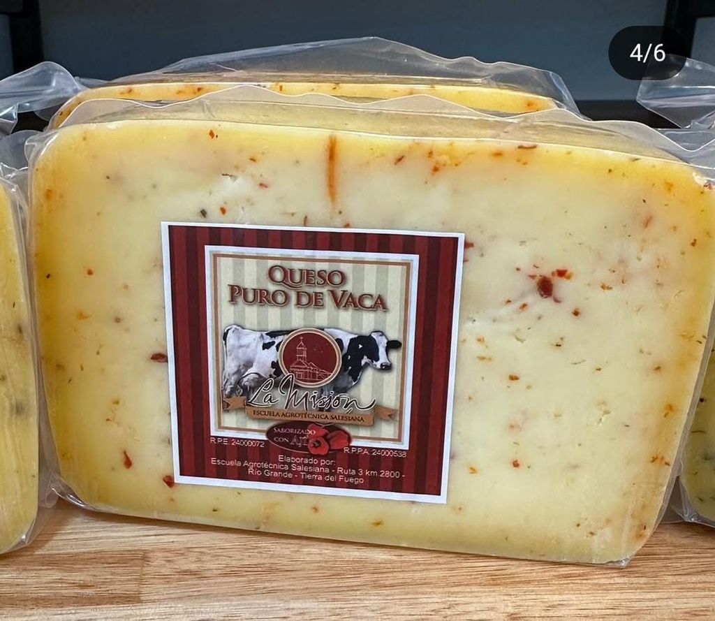 LA MISION Queso Leche de Vaca con aji - 1k